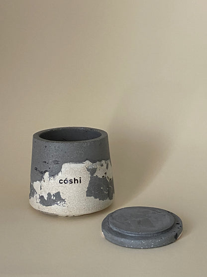 White&Gray with cracks concrete candle